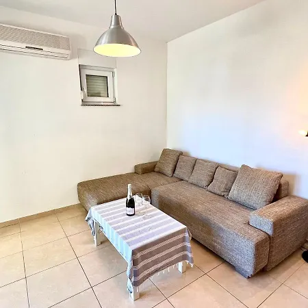 Aida Apartament Jadranovo
